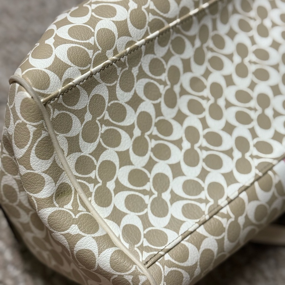 Coach Cream and Pink Satchel with Signature Design - Picture 4 of 9